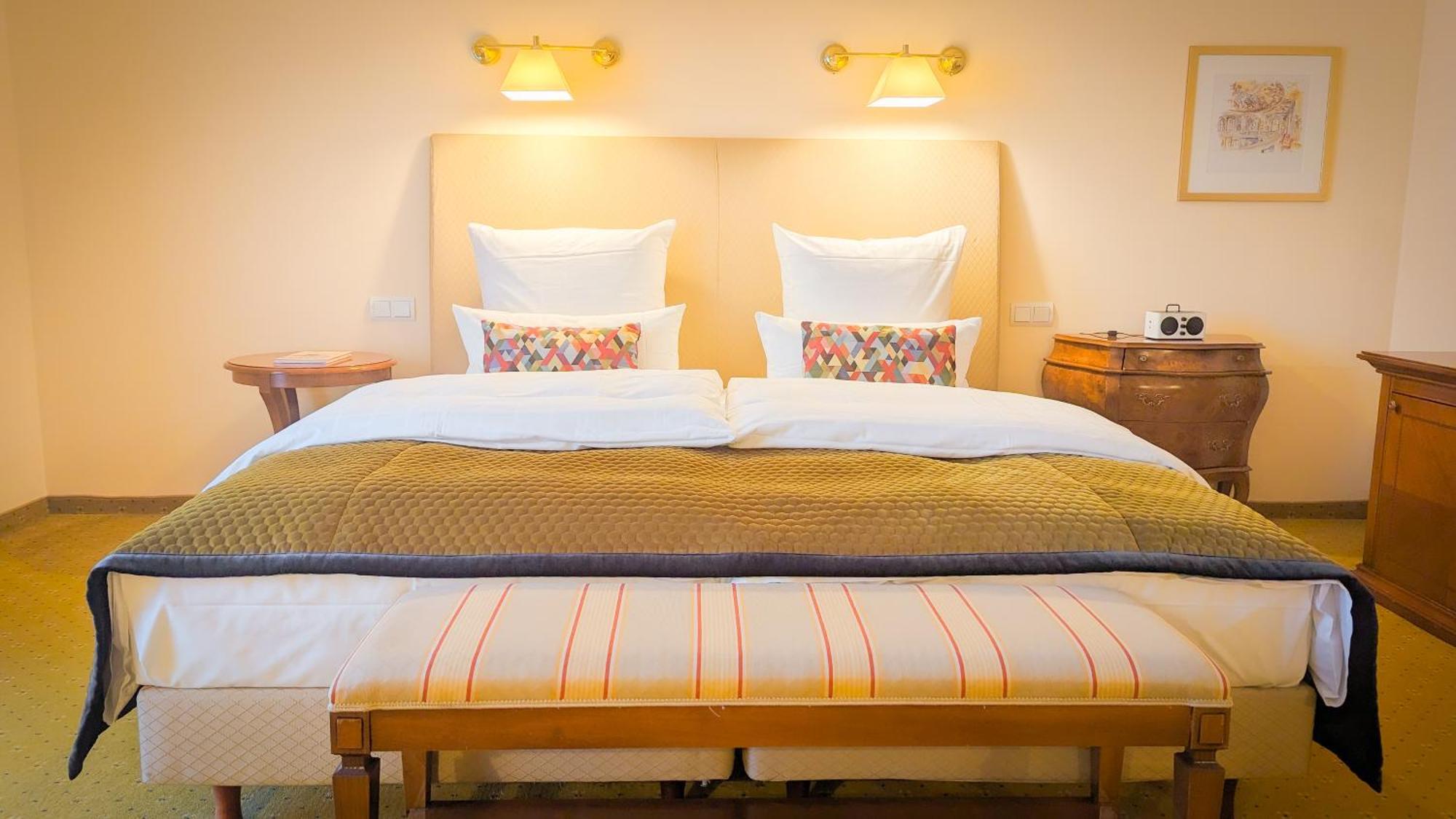 Hotel-Restaurant Erbprinz 에틀링겐 외부 사진 A guest room at the Hotel de la Poste