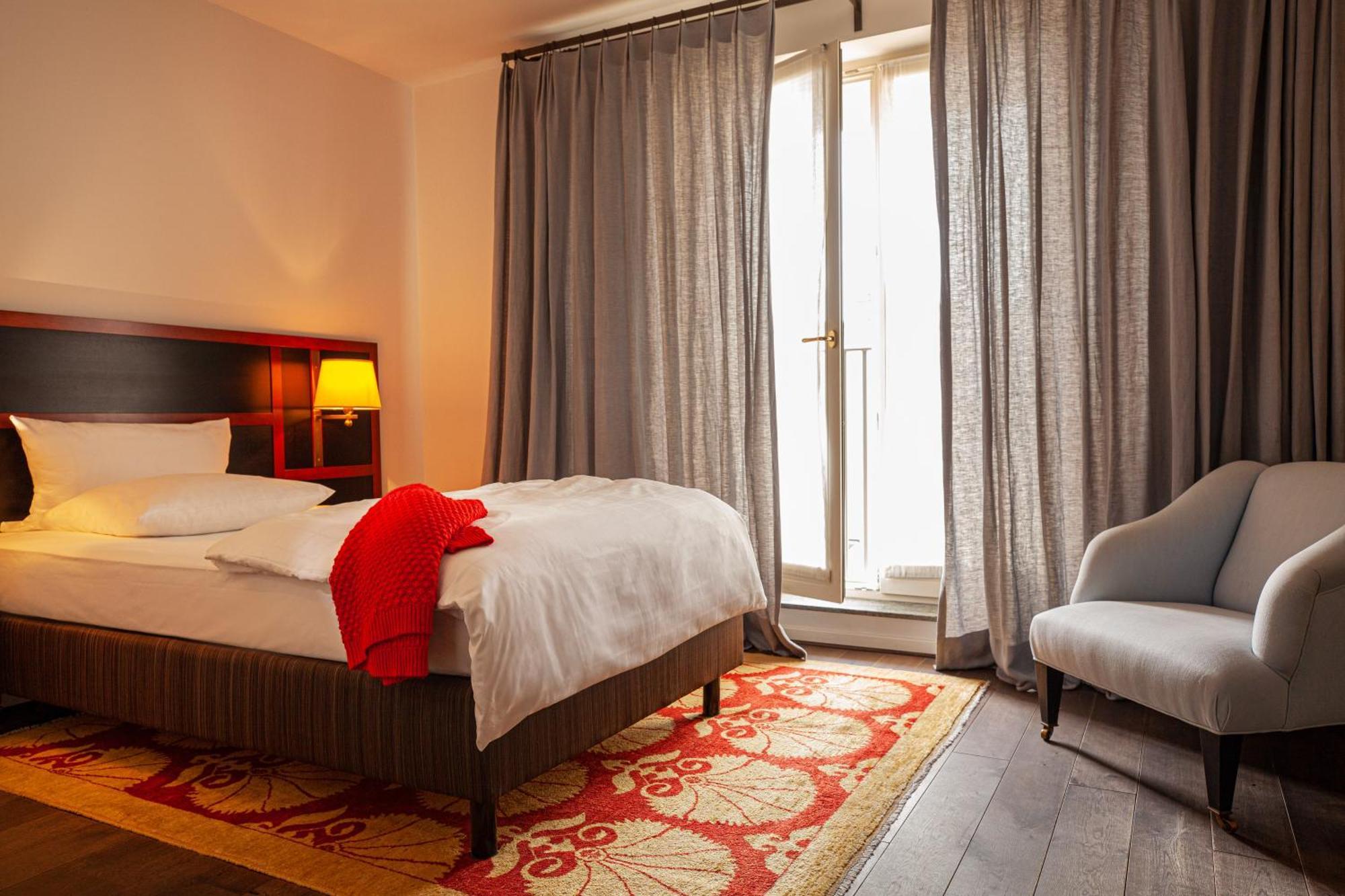 Hotel-Restaurant Erbprinz 에틀링겐 외부 사진 A room at the hotel