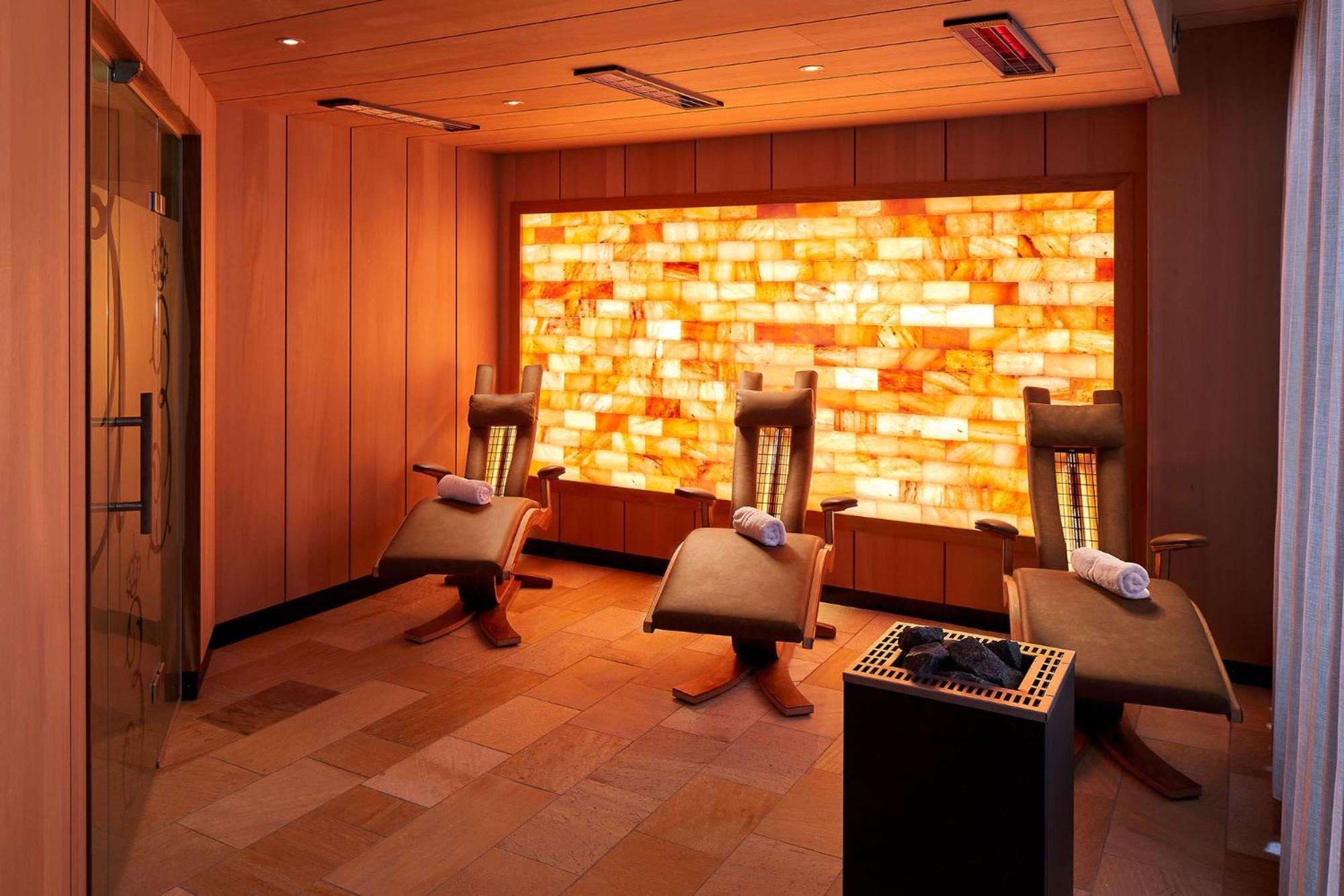 Hotel-Restaurant Erbprinz 에틀링겐 외부 사진 Salt room at the Four Seasons Hotel, Washington, D.C.